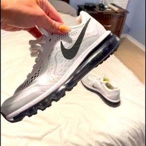Women’s Nike Air Max Like New!!